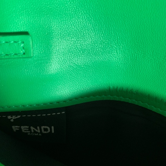 New Fendi WOC color green - Picture 10 of 10